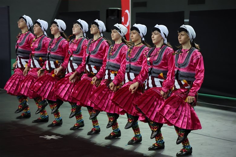 Trabzon’da Halkoyunları Şöleni