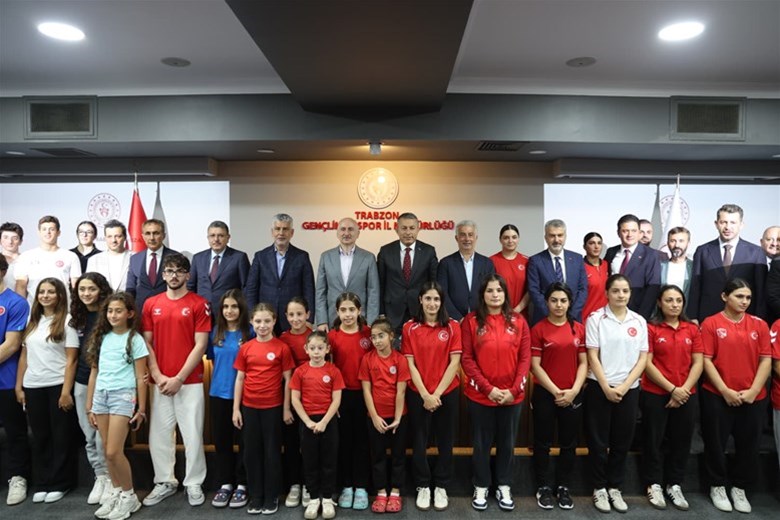 Trabzon'da Gençlik ve Spor Yatırımları Değerlendirildi