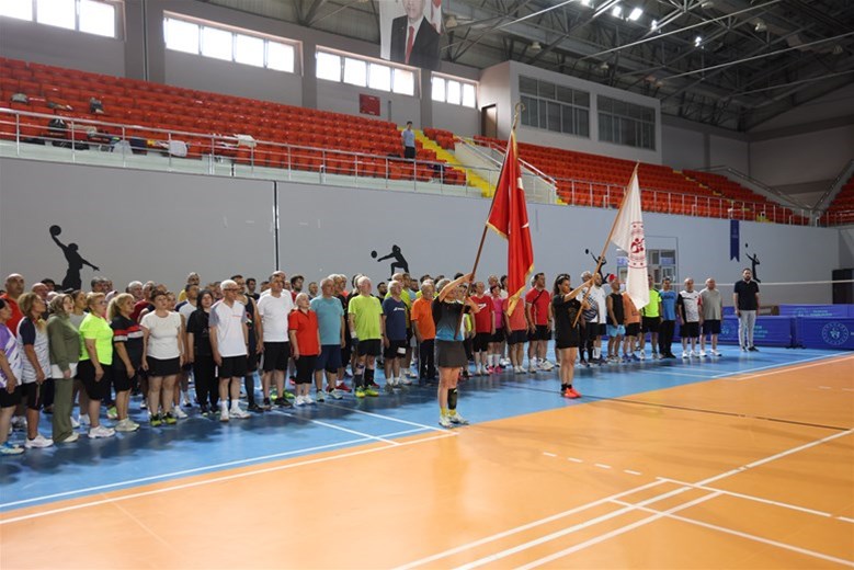 Badminton Veteranlar Türkiye Şampiyonası Başladı