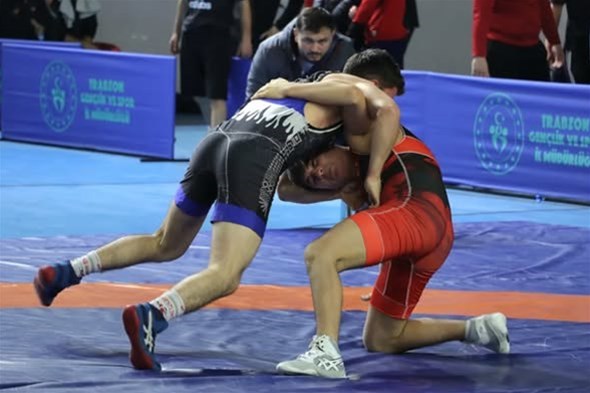 Minderde Zirve Mücadelesi