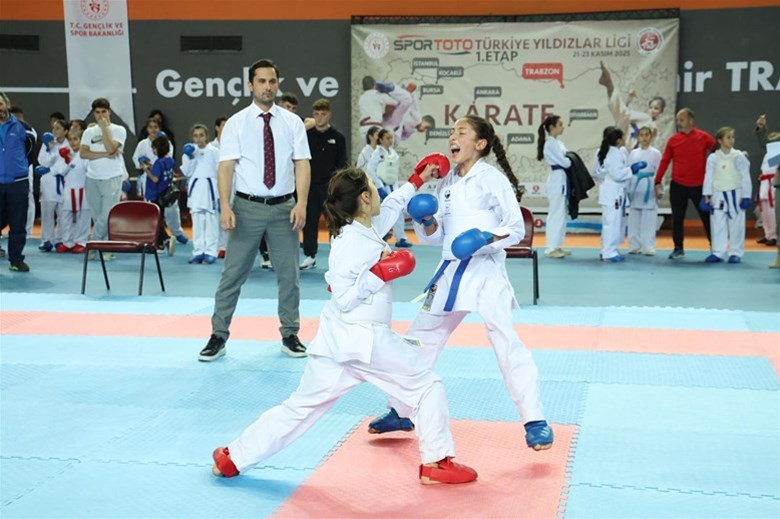 Yıldız Karateciler Tatamide…