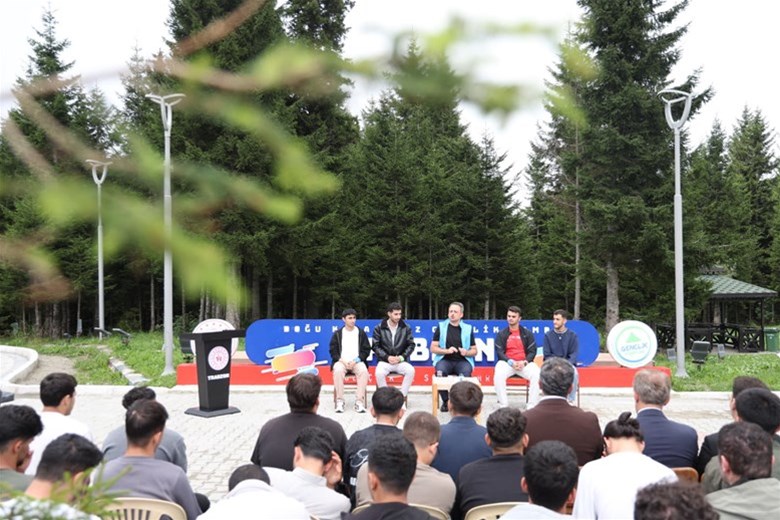 Bakan Yardımcısı Eminoğlu Trabzon’da Gençlerle Buluştu